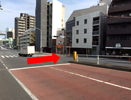 6.二つ目の信号の上原一丁目交差点を渡ります。