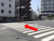 5.上原一丁目の交差点を渡ります。